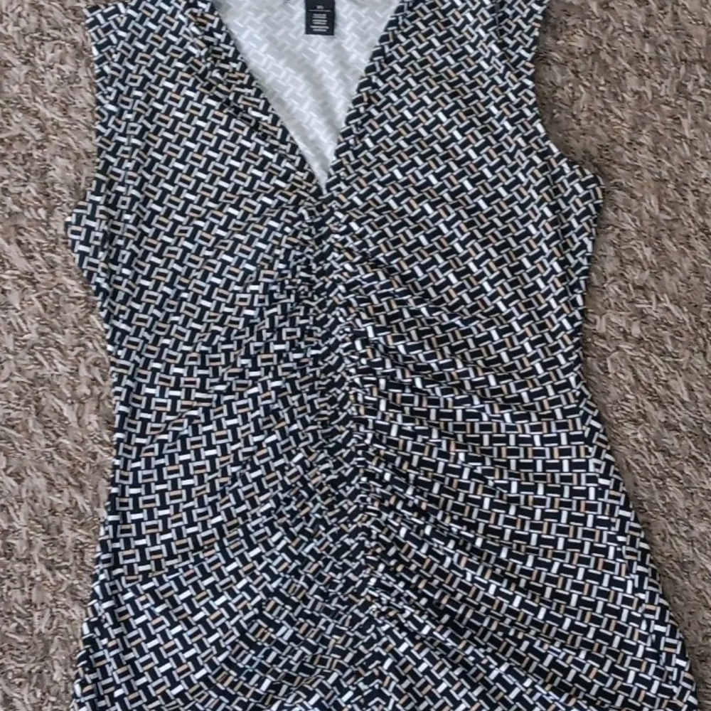 White House Black Market Black & White Geometric Ruched V-Neck Camisole